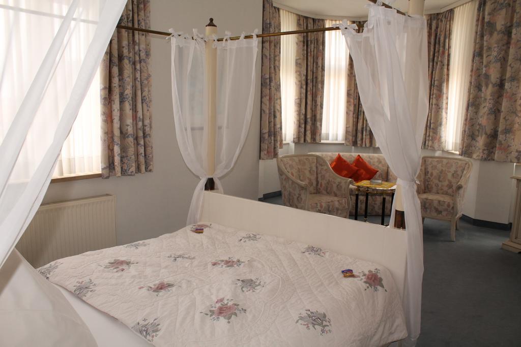 Hotel Fuersteneck Bernburg Room photo
