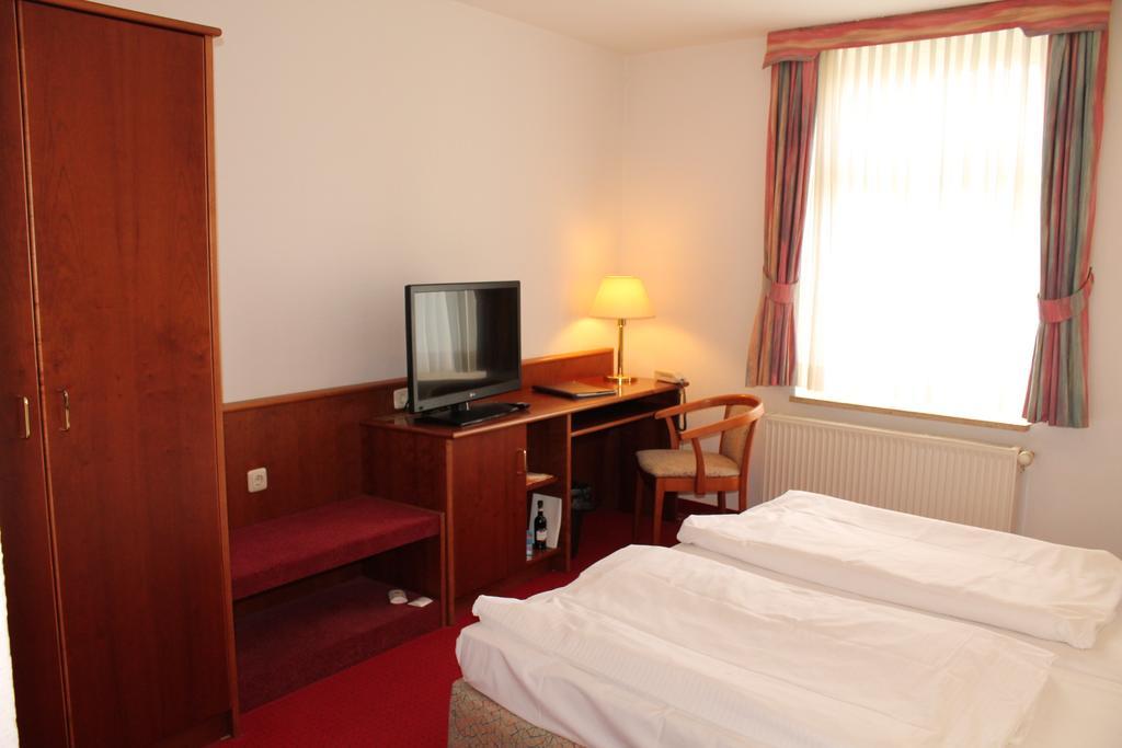 Hotel Fuersteneck Bernburg Room photo